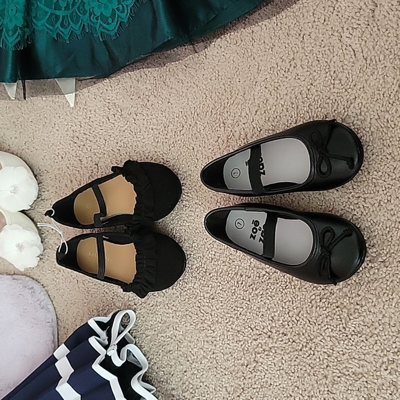 Excellent condition toddler dresses and shoes - Picture 8 of 9